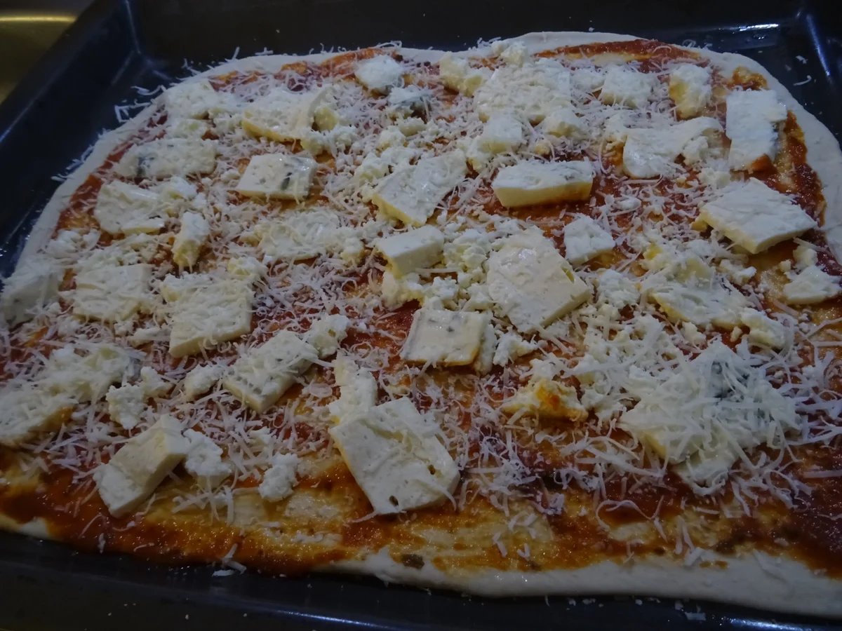 Rezept: Pizza quattro formaggi Bild Nr. 3 Pizza quattro formaggi - Rezept - Bild Nr. 3