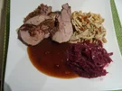 Damwildkeule mariniert und gefüllt, mit Preiselbeer-Soße und Maronen-Spätzle - Rezept - Bild Nr. 2