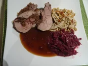 Damwildkeule mariniert und gefüllt, mit Preiselbeer-Soße und Maronen-Spätzle - Rezept - Bild Nr. 2