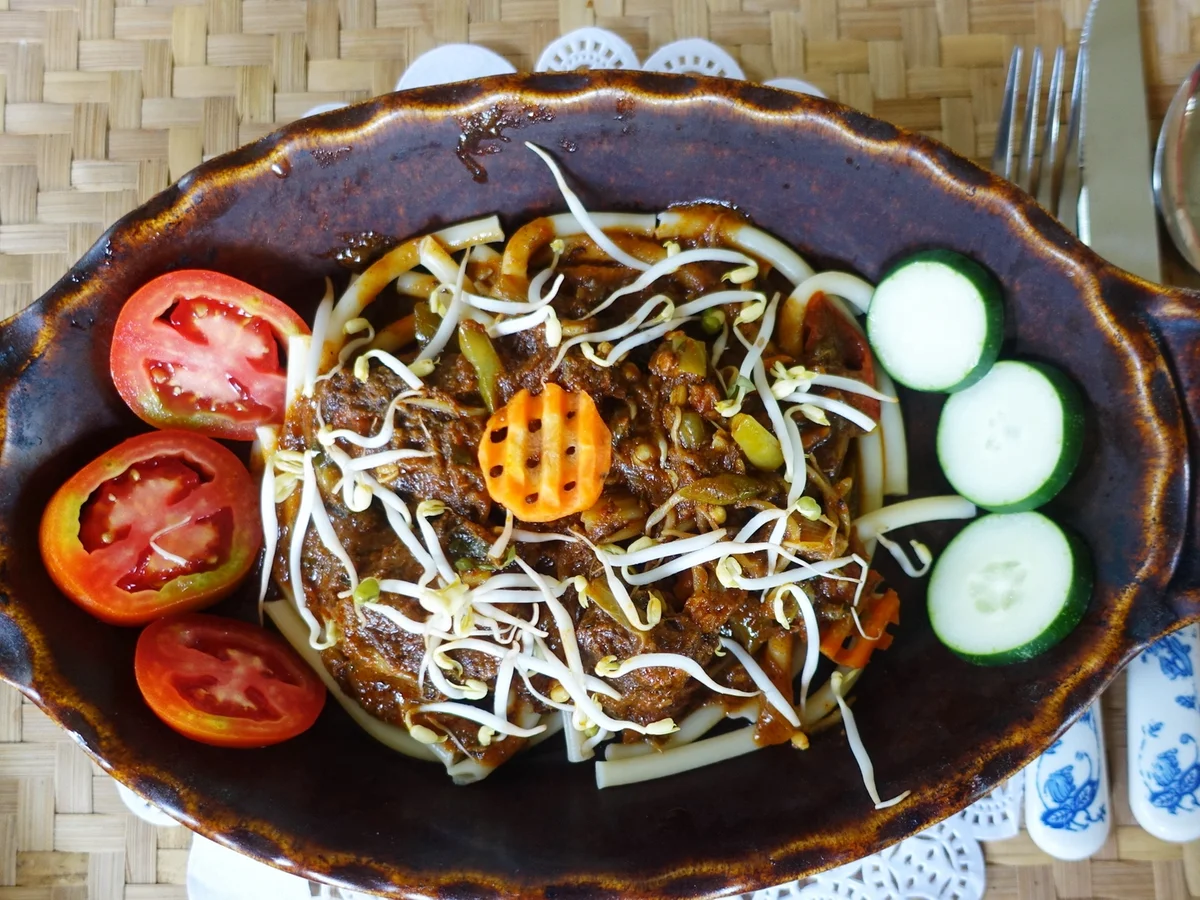 Gebratenes Rindfleisch im Makkaroni-Bett - Rezept - Bild Nr. 2