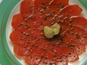 Hauchdünnes rohes Rindfleisch in Rum-Marinade - Rezept