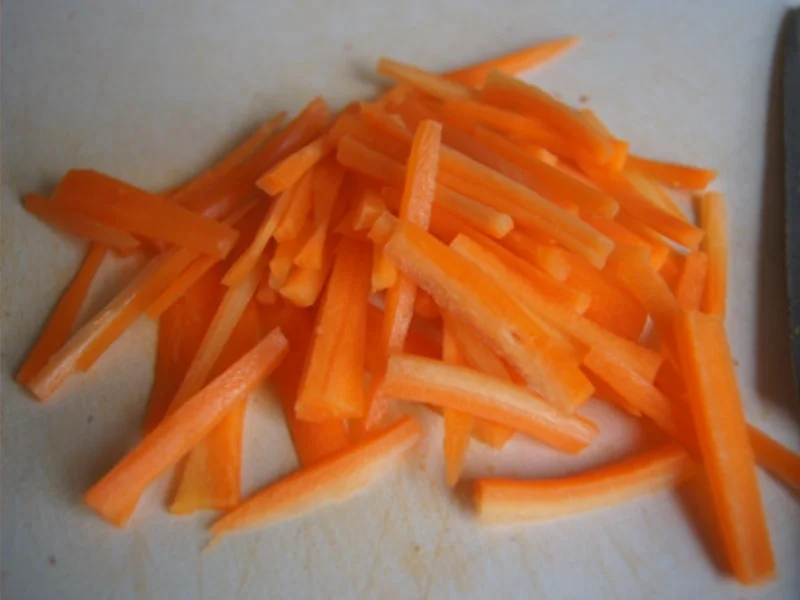 Kalbsleber mit Ingwer und Gemüsezwiebel im Wok mit gelben Basmatireis - Rezept - Bild Nr. 8