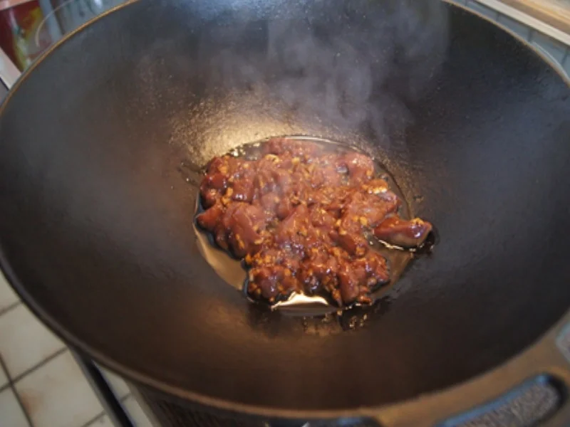 Kalbsleber mit Ingwer und Gemüsezwiebel im Wok mit gelben Basmatireis - Rezept - Bild Nr. 9