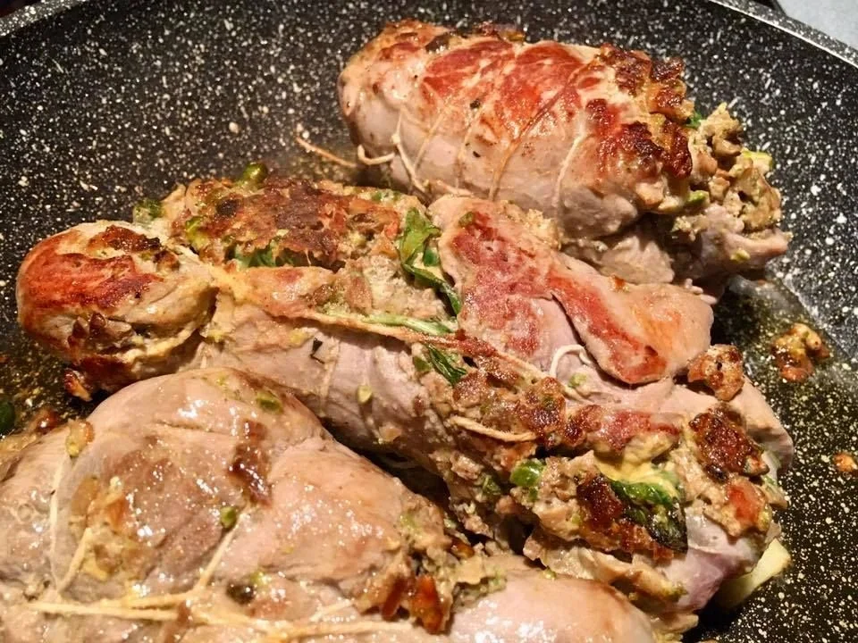 Kitzroulade mit Steinpilz-Pistazien Füllung auf Tagliatelle - Rezept - Bild Nr. 8
