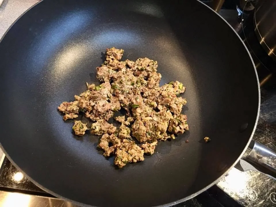 Kitzroulade mit Steinpilz-Pistazien Füllung auf Tagliatelle - Rezept - Bild Nr. 13