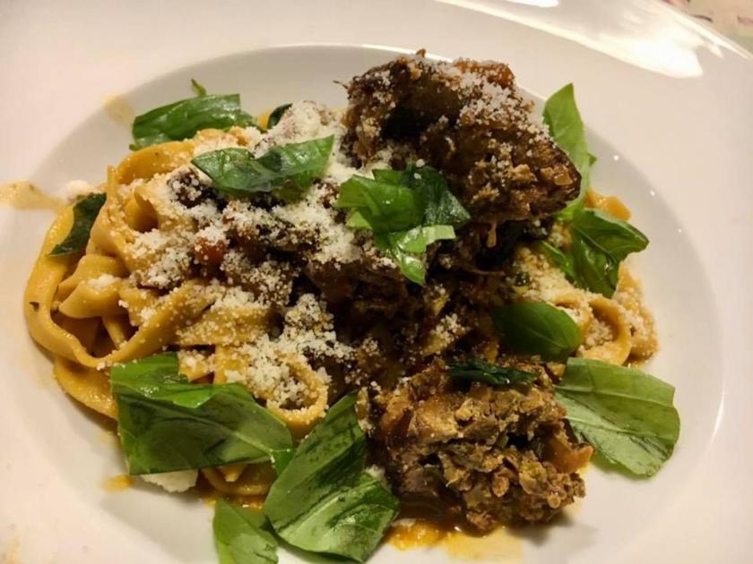 Kitzroulade mit Steinpilz Pistazien Füllung auf Tagliatelle - von Grauer
