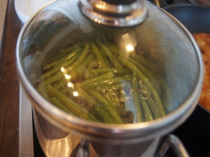 Rezept: Panierte Lummer-Koteletts mit Buschbohnen und Drillingen Bild Nr. 9 Panierte Lummer-Koteletts mit Buschbohnen und Drillingen - Rezept - Bild Nr. 9