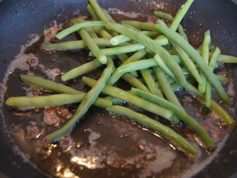 Rezept: Panierte Lummer-Koteletts mit Buschbohnen und Drillingen Bild Nr. 11 Panierte Lummer-Koteletts mit Buschbohnen und Drillingen - Rezept - Bild Nr. 11