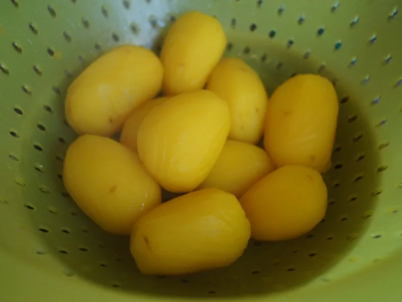 Rezept: Panierte Lummer-Koteletts mit Buschbohnen und Drillingen Bild Nr. 15 Panierte Lummer-Koteletts mit Buschbohnen und Drillingen - Rezept - Bild Nr. 15