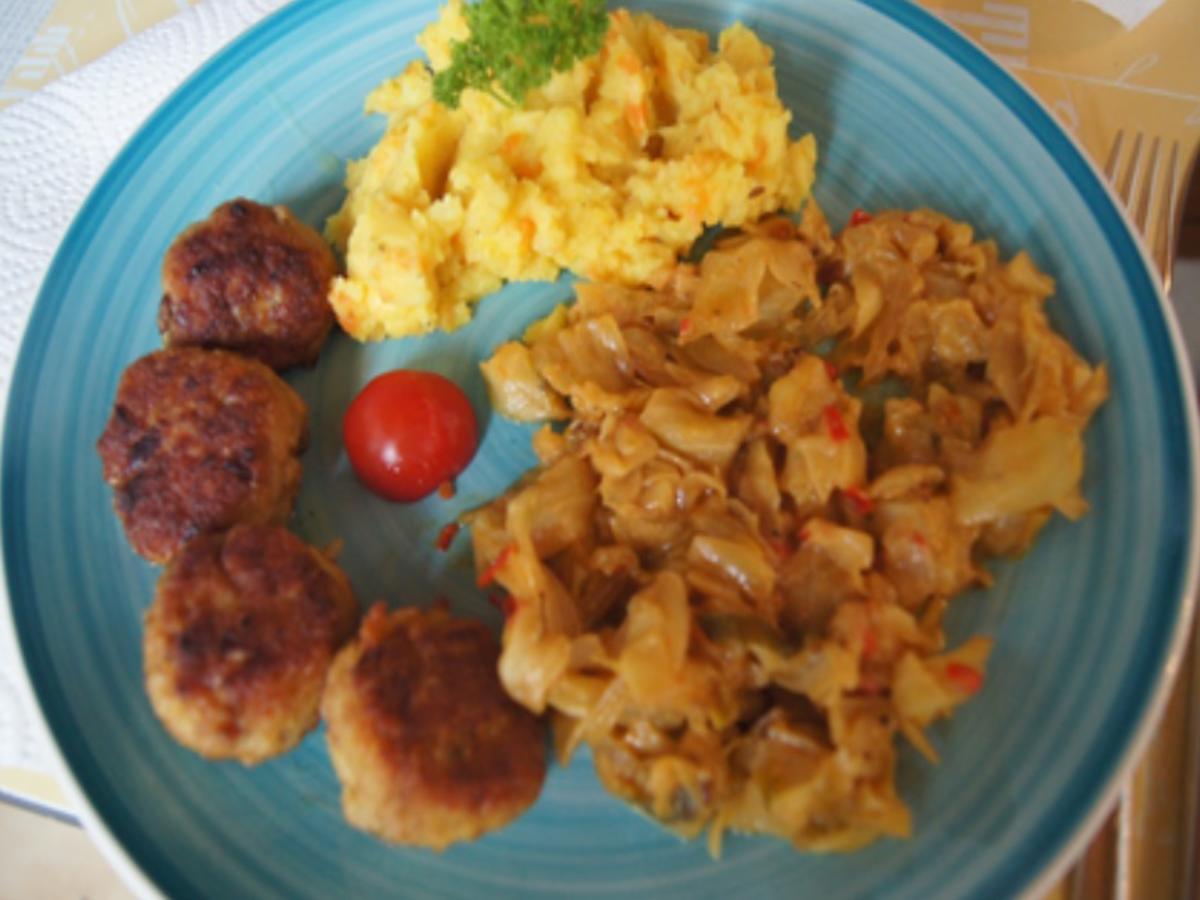 Scharf, pikanter Spitzkohl mit Mettbällchen und Möhren-Kartoffel-Stampf - Rezept - Bild Nr. 2