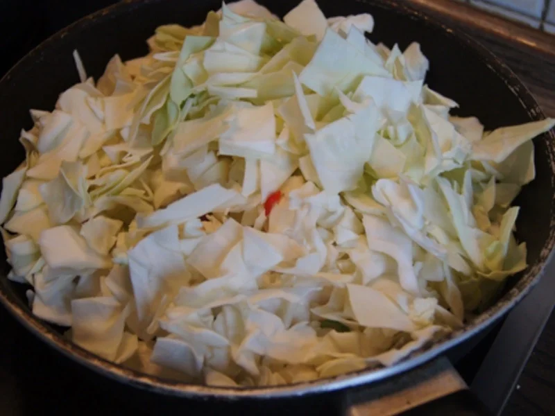 Scharf, pikanter Spitzkohl mit Mettbällchen und Möhren-Kartoffel-Stampf - Rezept - Bild Nr. 8