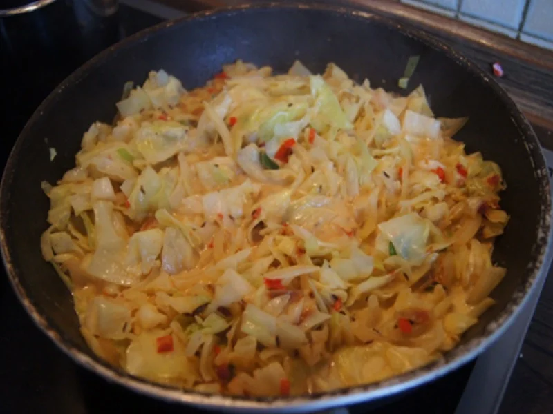 Scharf, pikanter Spitzkohl mit Mettbällchen und Möhren-Kartoffel-Stampf - Rezept - Bild Nr. 11