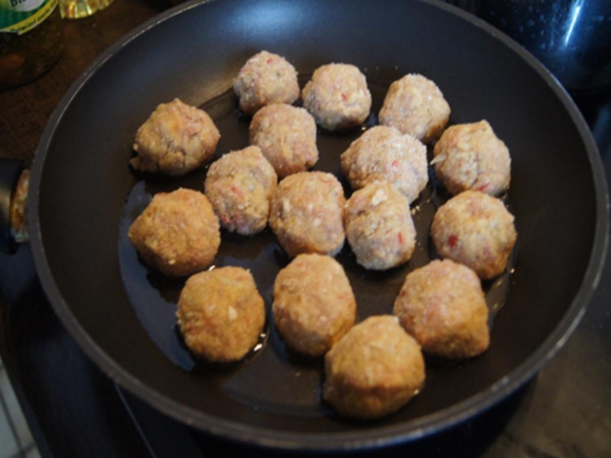 Scharf, pikanter Spitzkohl mit Mettbällchen und Möhren-Kartoffel-Stampf - Rezept - Bild Nr. 16