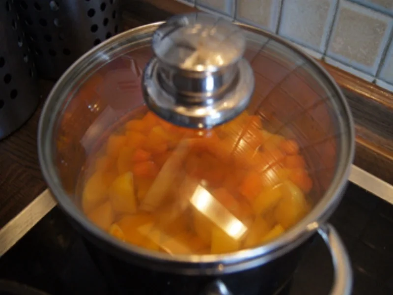 Scharf, pikanter Spitzkohl mit Mettbällchen und Möhren-Kartoffel-Stampf - Rezept - Bild Nr. 21