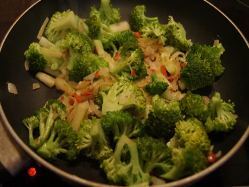 Scharf, herzhaftes Omelett mit Brokkoli - Rezept - Bild Nr. 3