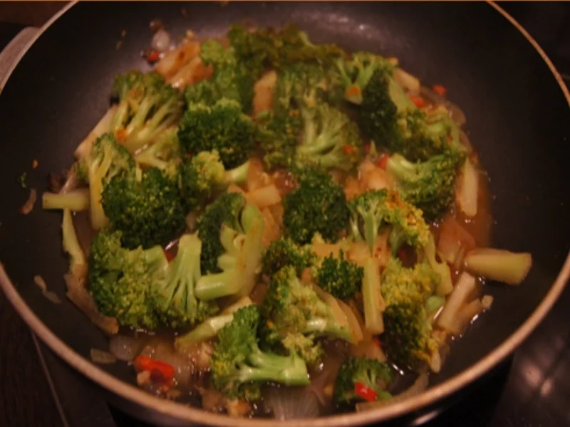 Scharf, herzhaftes Omelett mit Brokkoli - Rezept - Bild Nr. 5