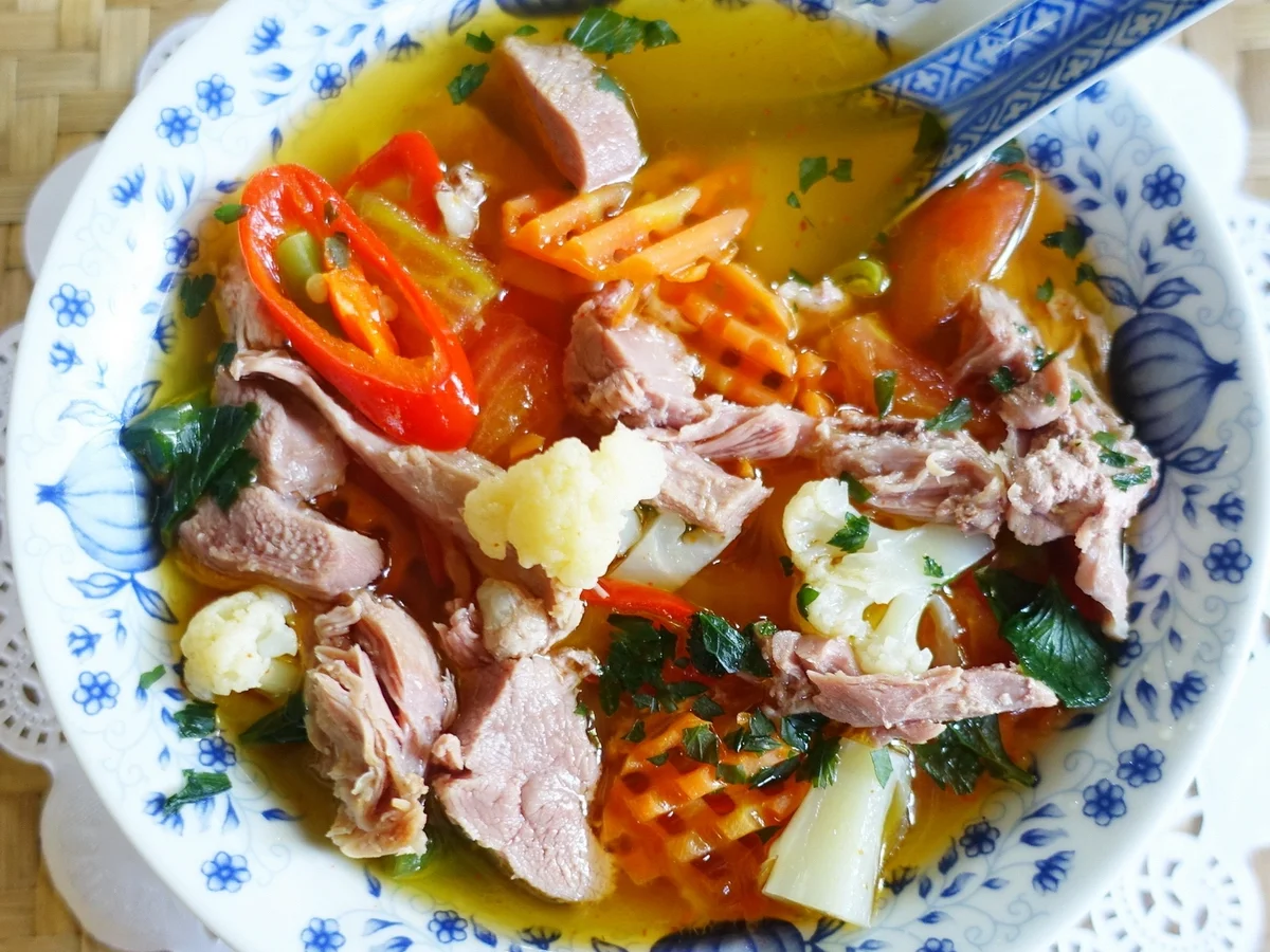 Entensuppe mit buntem Gemüse - Rezept - Bild Nr. 2
