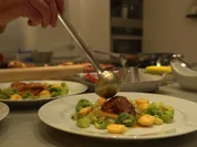 Gepökelter Truthahn mit gebackenen Kartoffeln und Rosenkohlblättern - Rezept - Bild Nr. 2