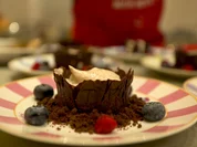 Herrencréme im Schokoschälchen auf Tonka-Crunch - Rezept - Bild Nr. 2