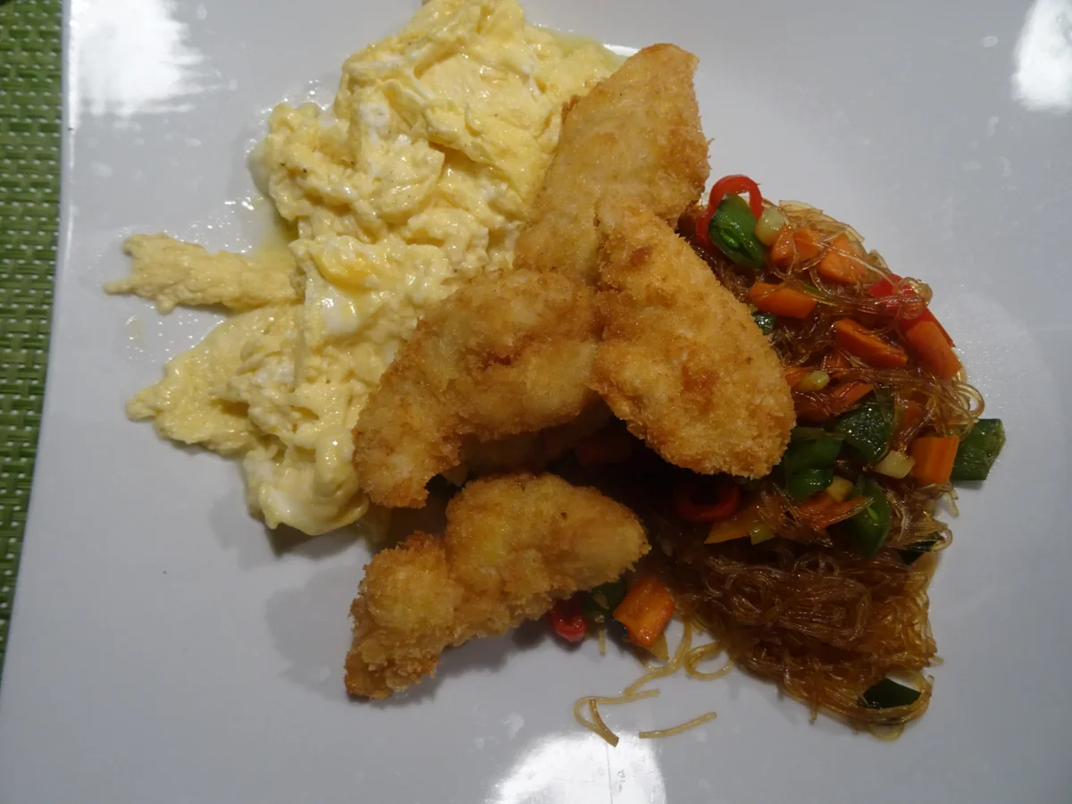 Rezept: Huhn "cross" mit scharfen Glasnudeln und Ei Bild Nr. 9858 Huhn "cross" mit scharfen Glasnudeln und Ei - Rezept - Bild Nr. 9858