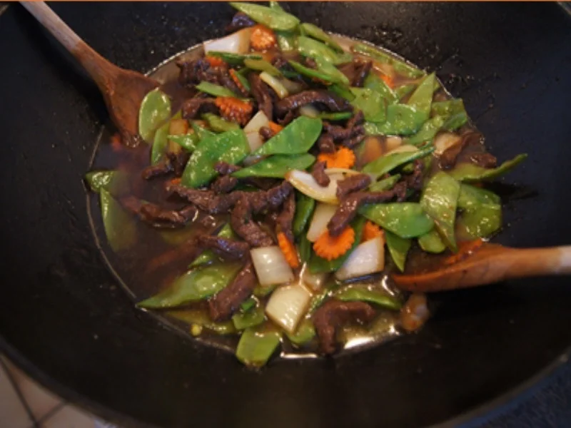 Rindfleisch mit Zuckerschoten im Wok und gelber Basmatireis - Rezept - Bild Nr. 16