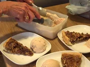 Pecan-Kuchen mit Zimteis - Rezept - Bild Nr. 3