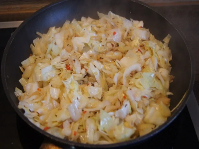 Rezept: Geschmorter Spitzkohl mit Hähnchenbrustfilet Bild Nr. 7 Geschmorter Spitzkohl mit Hähnchenbrustfilet - Rezept - Bild Nr. 7