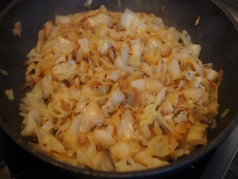 Rezept: Geschmorter Spitzkohl mit Hähnchenbrustfilet Bild Nr. 8 Geschmorter Spitzkohl mit Hähnchenbrustfilet - Rezept - Bild Nr. 8