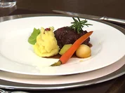 Kalbsbäckle mit zweierlei Püree und Gemüse - Rezept - Bild Nr. 3