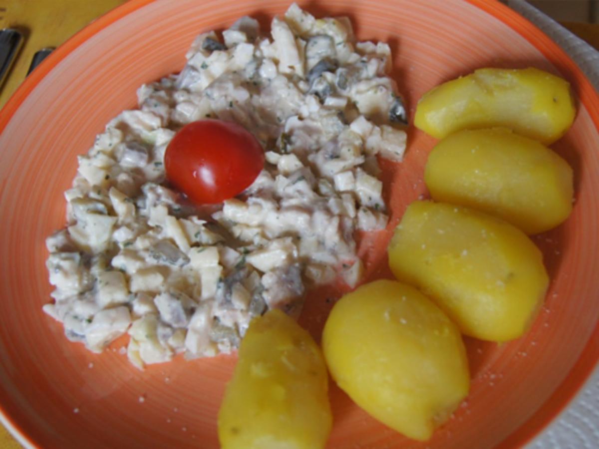 Apfel-Matjesfilet-Salat mit Pellkartoffeln - Rezept - Bild Nr. 2