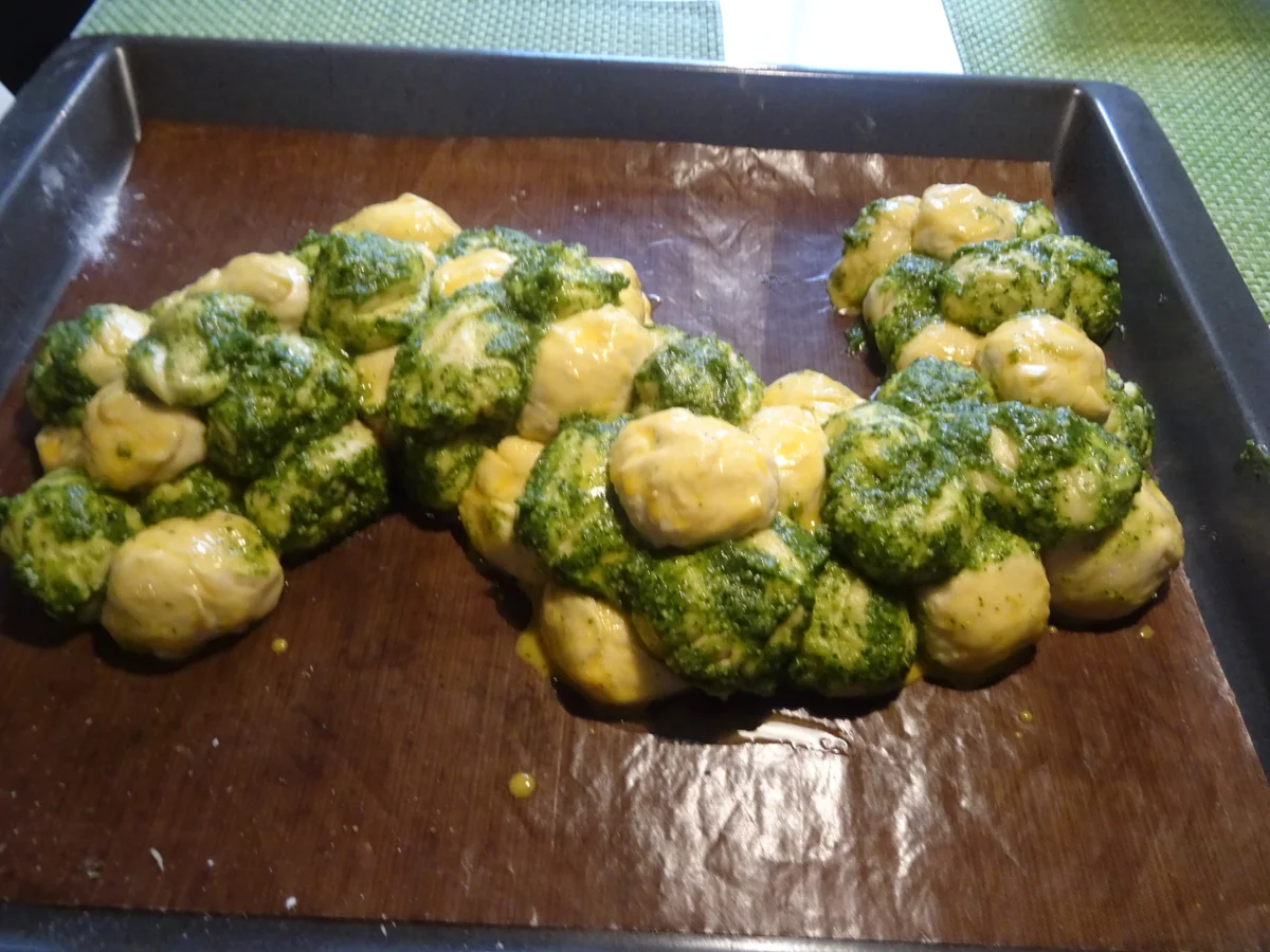 Rezept: Pesto-Monkey-Bread Bild Nr. 3 Pesto-Monkey-Bread - Rezept - Bild Nr. 3