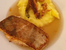 Skreifilet in Kokoswasserthaikräuterdashi mit Kartoffelzitronencreme - Rezept - Bild Nr. 2