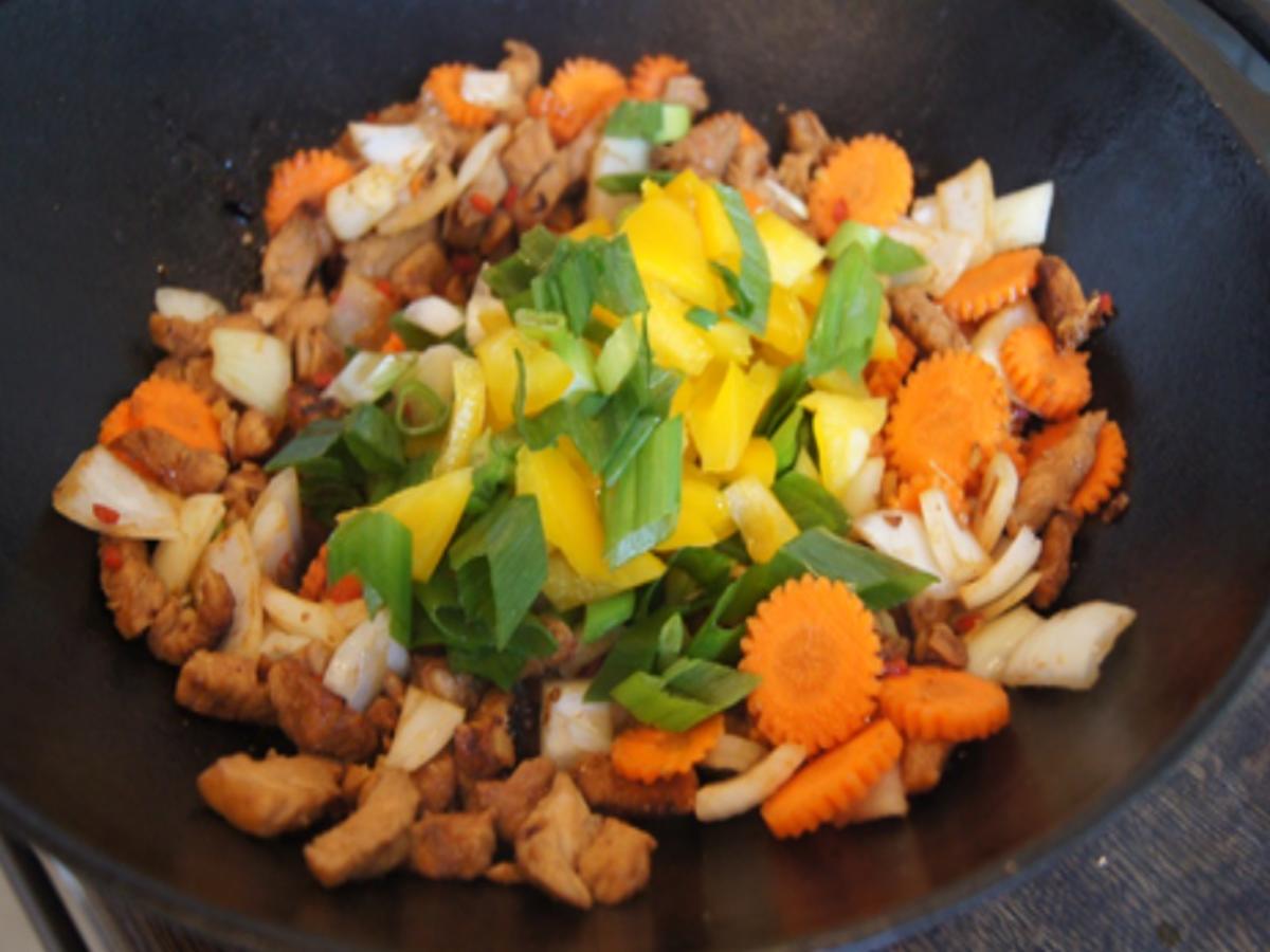 Putenbrustfilet mit Gemüse süß-sauer im Wok und gelber Basmatireis - Rezept - Bild Nr. 26