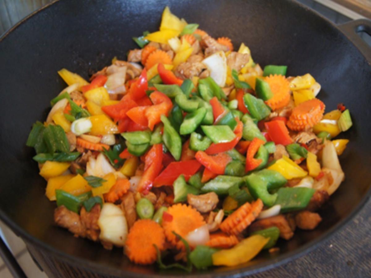 Putenbrustfilet mit Gemüse süß-sauer im Wok und gelber Basmatireis - Rezept - Bild Nr. 28