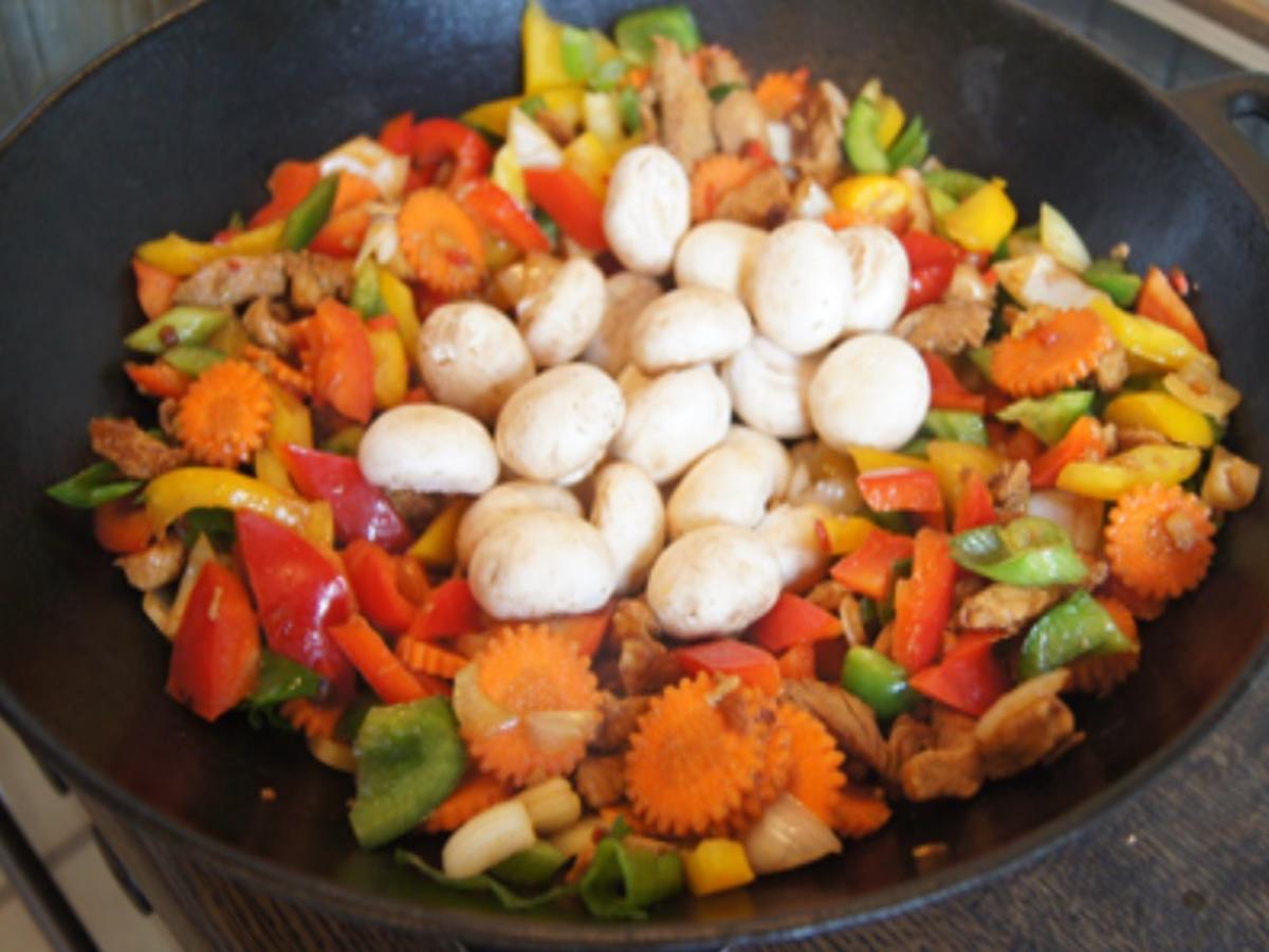 Putenbrustfilet mit Gemüse süß-sauer im Wok und gelber Basmatireis - Rezept - Bild Nr. 30