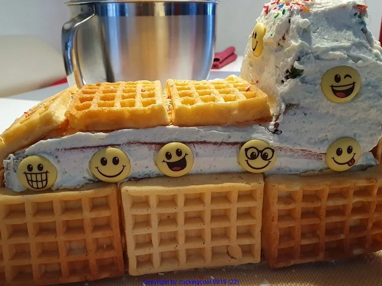 „De Zoch kütt“ Karnevalistische Torte = kochbar Challenge 2.0 (Februar 2020) - Rezept - Bild Nr. 9878