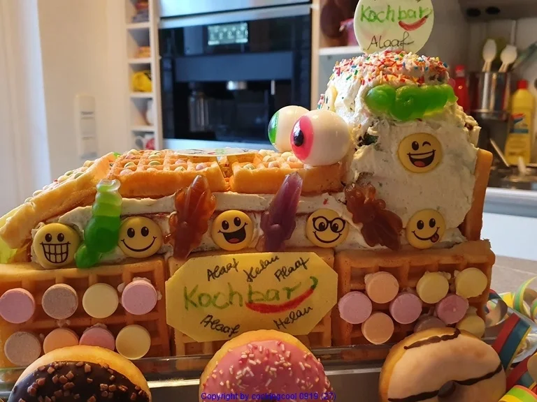 „De Zoch kütt“ Karnevalistische Torte = kochbar Challenge 2.0 (Februar 2020) - Rezept - Bild Nr. 9881