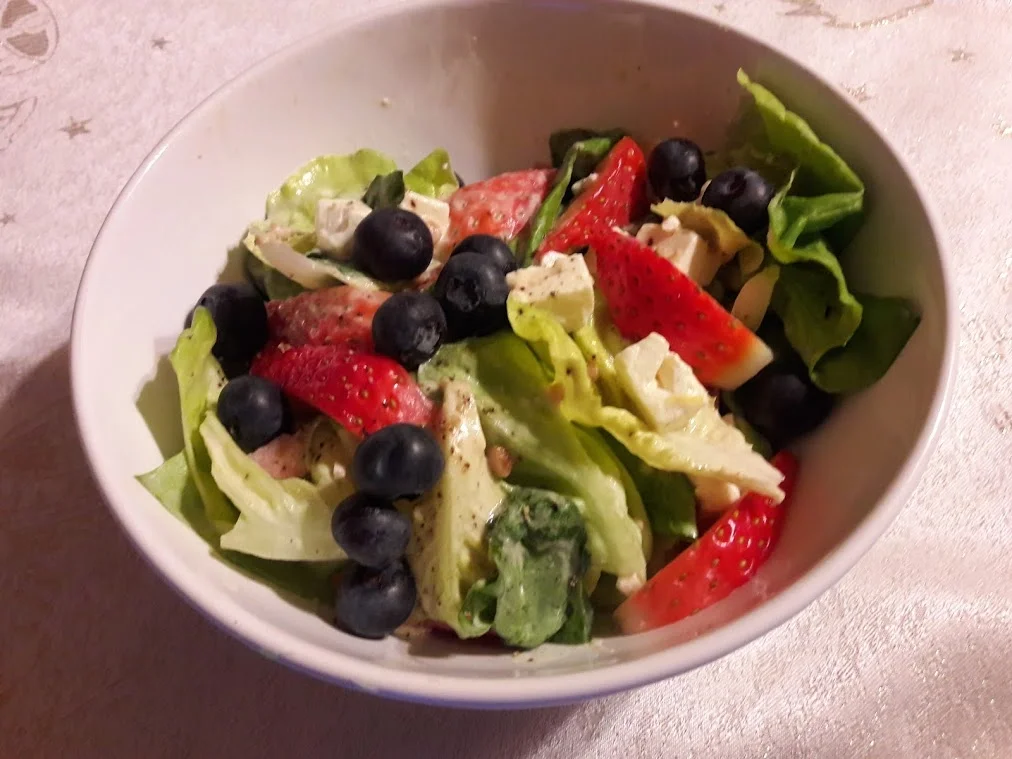 Rezept: Kopfsalat mit Erdbeeren Bild Nr. 3 Kopfsalat mit Erdbeeren - Rezept - Bild Nr. 3