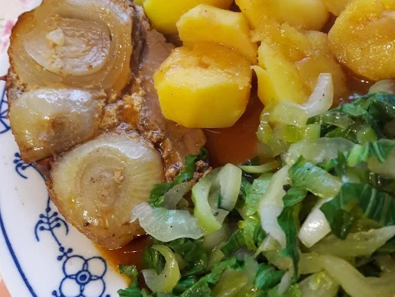 Rezept: Zwiebelfleisch - Kammbraten Bild Nr. 3 Zwiebelfleisch - Kammbraten - Rezept - Bild Nr. 3
