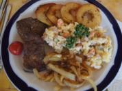 Gebratene Schweineleber mit Apfelscheiben, Röstzwiebeln und Tschechischer Kartoffelsalat - Rezept - Bild Nr. 2