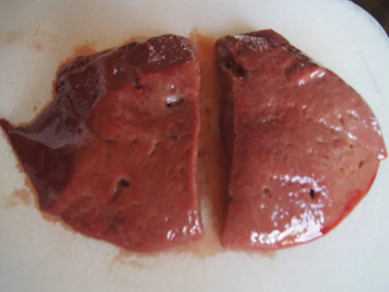 Gebratene Schweineleber mit Apfelscheiben, Röstzwiebeln und Tschechischer Kartoffelsalat - Rezept - Bild Nr. 3