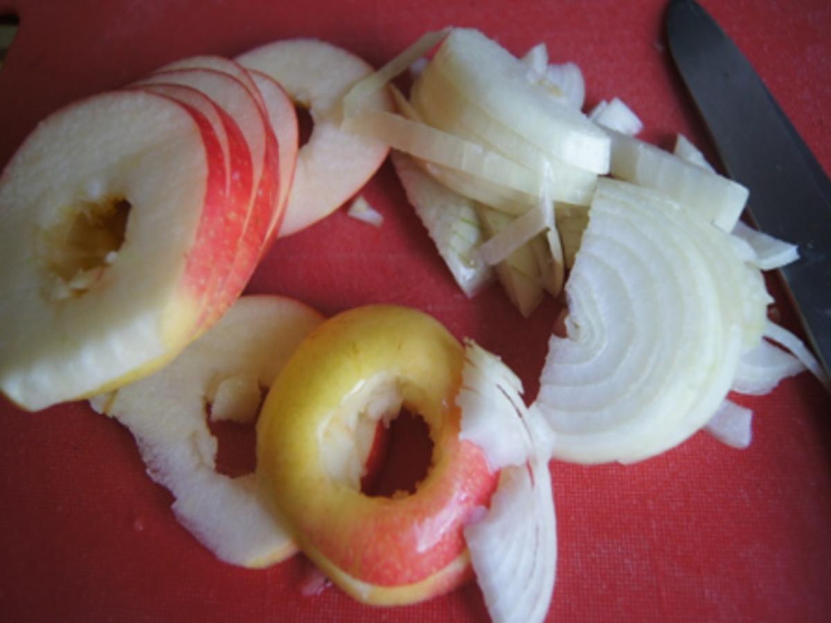 Gebratene Schweineleber mit Apfelscheiben, Röstzwiebeln und Tschechischer Kartoffelsalat - Rezept - Bild Nr. 4