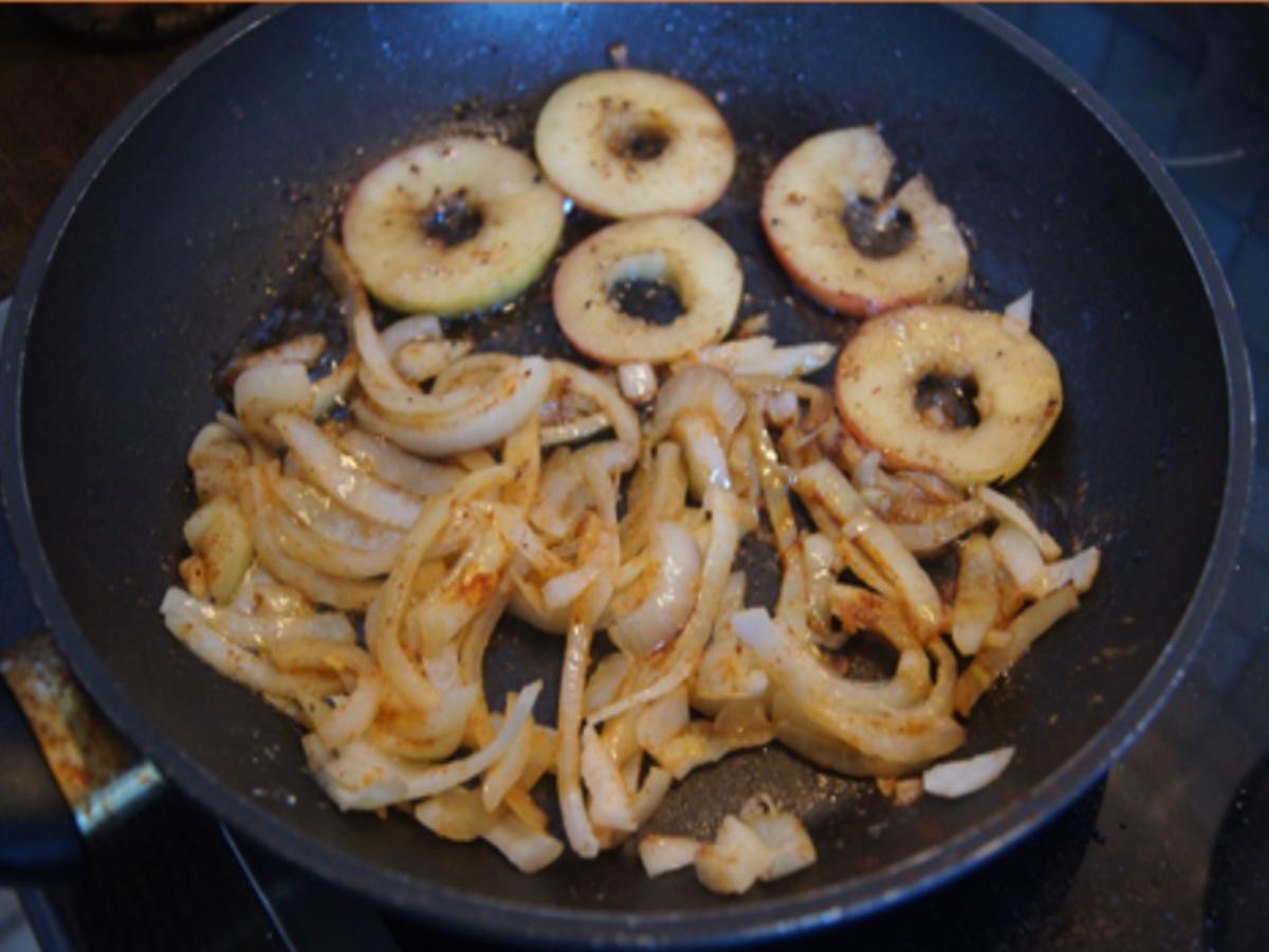 Gebratene Schweineleber mit Apfelscheiben, Röstzwiebeln und Tschechischer Kartoffelsalat - Rezept - Bild Nr. 7
