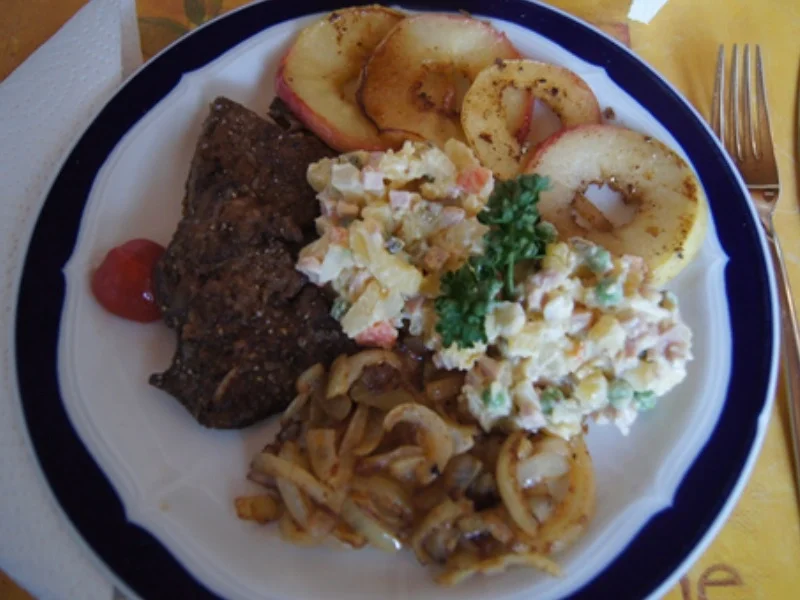 Gebratene Schweineleber mit Apfelscheiben, Röstzwiebeln und Tschechischer Kartoffelsalat - Rezept - Bild Nr. 8