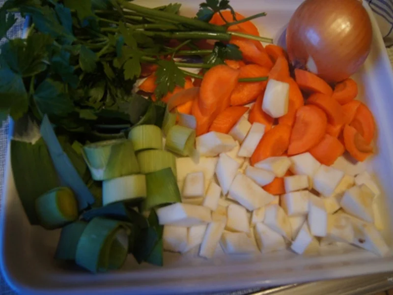 Tafelspitz mit Meerrettichsauce, Bundmöhren und Drillingen - Rezept - Bild Nr. 5