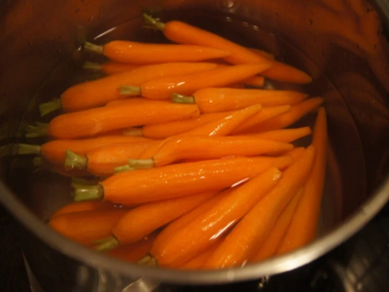 Tafelspitz mit Meerrettichsauce, Bundmöhren und Drillingen - Rezept - Bild Nr. 7