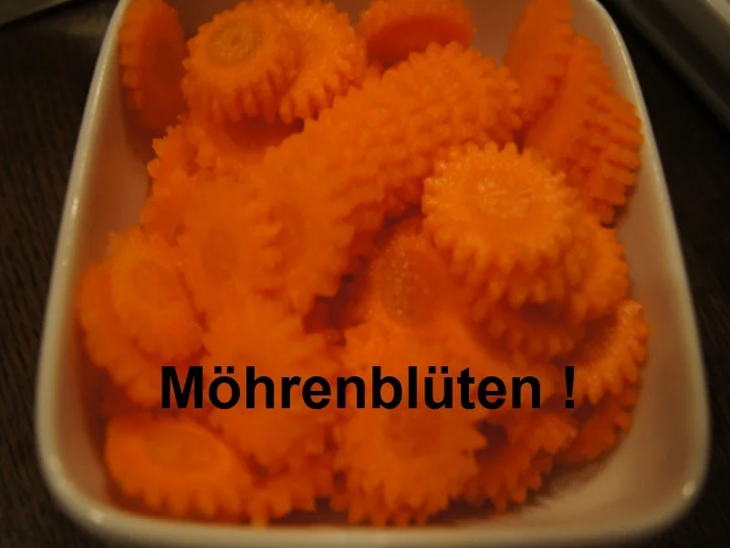 Rezept: Rindfleischsuppe mit Gemüse, Eierstich, Leberknödel und Nudeln Bild Nr. 4 Rindfleischsuppe mit Gemüse, Eierstich, Leberknödel und Nudeln - Rezept - Bild Nr. 4