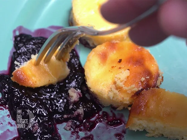 Käsekuchen mit Orangenzesten an Myrtenspiegel - Rezept - Bild Nr. 2