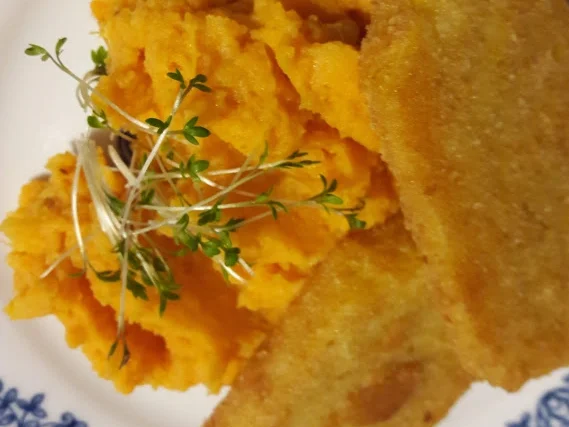 Rezept: Süßkartoffelpüree mit Steckrüben Schnitzel Bild Nr. 2 Süßkartoffelpüree mit Steckrüben Schnitzel - Rezept - Bild Nr. 2