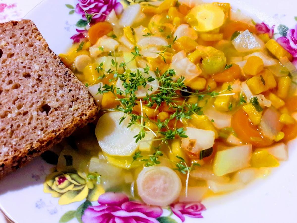 Gemüsesuppe - Rezept mit Bild - kochbar.de